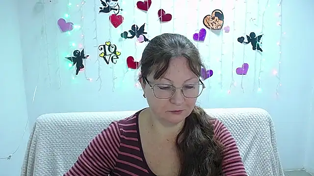 Snapshot of VanessaHotts chatting on 02.17.25 VanessaHotts online show from 02.17.25