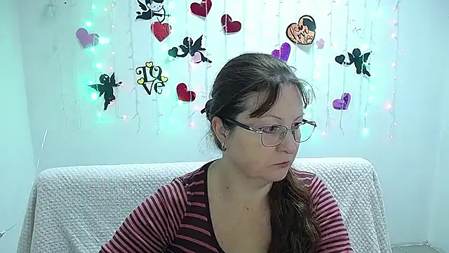 Snapshot of VanessaHotts chatting on 02.19.25 VanessaHotts online show from 02.19.25