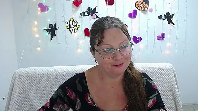 Snapshot of VanessaHotts chatting on 02.21.25 VanessaHotts online show from 02.21.25