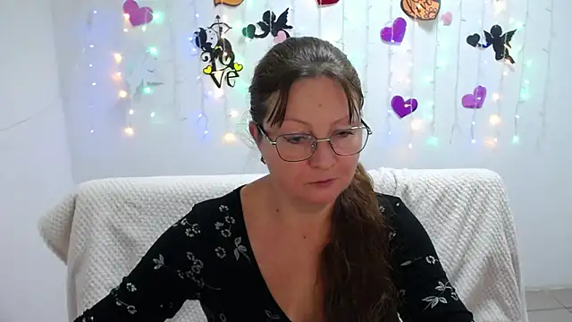 Snapshot of VanessaHotts chatting on 03.01.25 VanessaHotts online show from 03.01.25