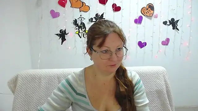 Snapshot of VanessaHotts chatting on 03.03.25 VanessaHotts online show from 03.03.25