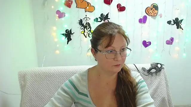 Snapshot of VanessaHotts chatting on 03.05.25 VanessaHotts online show from 03.05.25