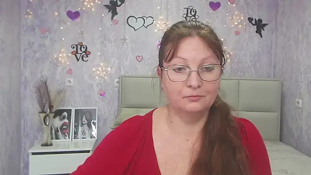 Snapshot of VanessaHotts chatting on 03.05.25 VanessaHotts online show from 03.05.25