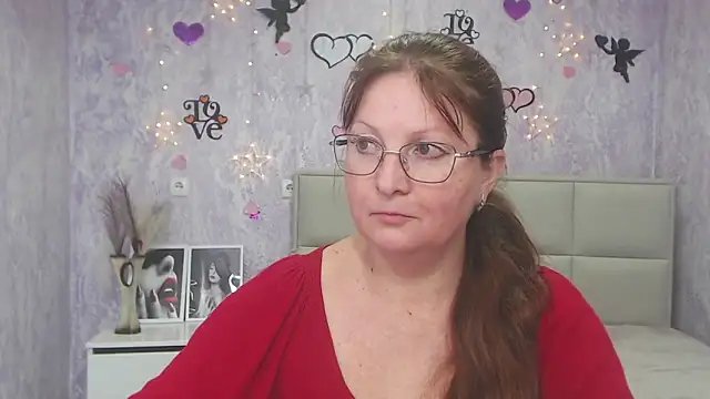 Snapshot of VanessaHotts chatting on 03.05.25 VanessaHotts online show from 03.05.25