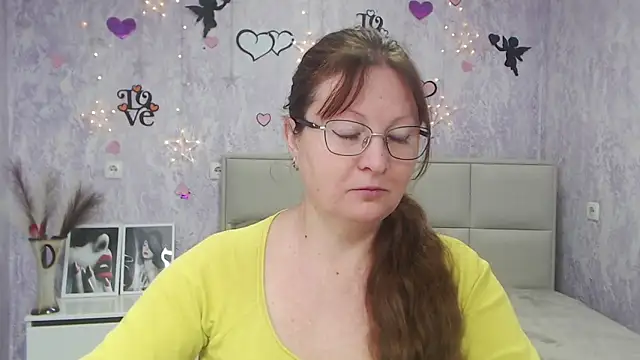 Snapshot of VanessaHotts chatting on 03.10.25 VanessaHotts online show from 03.10.25