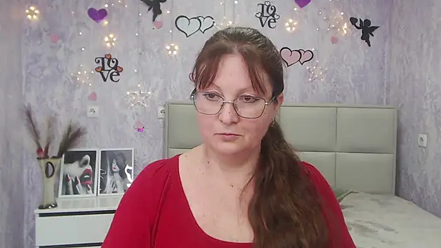 Snapshot of VanessaHotts chatting on 03.10.25 VanessaHotts online show from 03.10.25