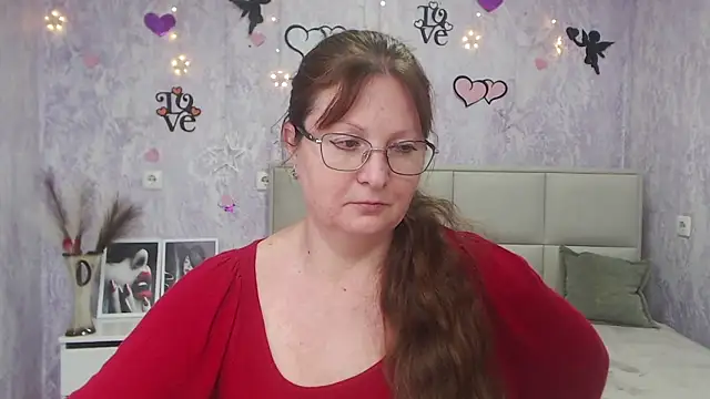 Snapshot of VanessaHotts chatting on 03.10.25 VanessaHotts online show from 03.10.25