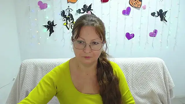 Snapshot of VanessaHotts chatting on 03.12.25 VanessaHotts online show from 03.12.25