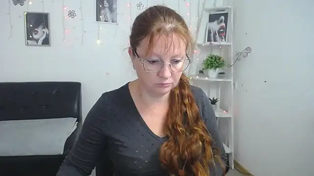 Snapshot of VanessaHotts chatting on 09.15.25 VanessaHotts online show from 09.15.25