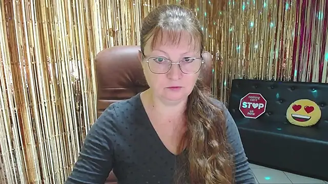 Snapshot of VanessaHotts chatting on 09.17.25 VanessaHotts online show from 09.17.25
