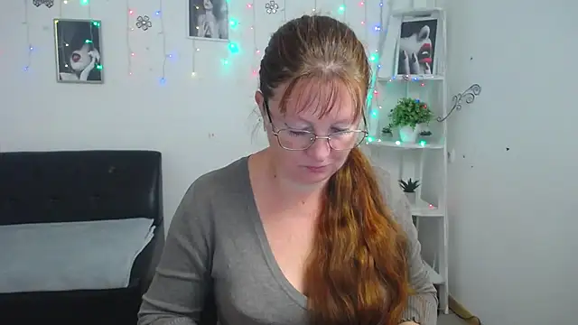 Snapshot of VanessaHotts chatting on 09.20.25 VanessaHotts online show from 09.20.25