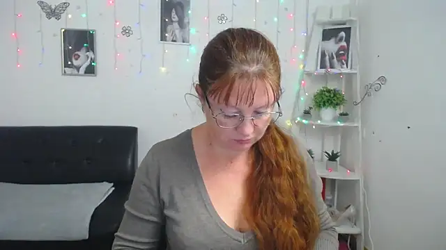Snapshot of VanessaHotts chatting on 09.26.25 VanessaHotts online show from 09.26.25