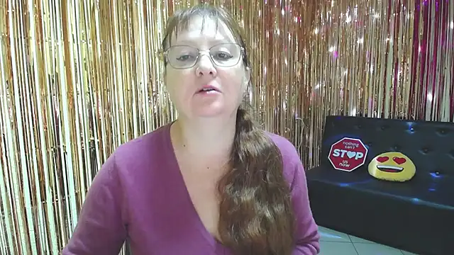 Snapshot of VanessaHotts chatting on 10.01.25 VanessaHotts online show from 10.01.25