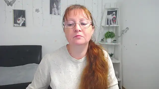 Snapshot of VanessaHotts chatting on 10.04.25 VanessaHotts online show from 10.04.25