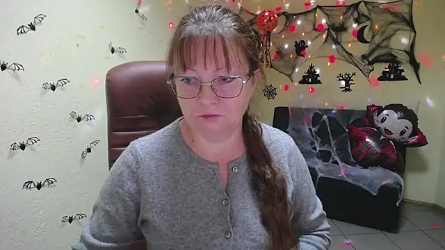 Snapshot of VanessaHotts chatting on 10.20.25 VanessaHotts online show from 10.20.25