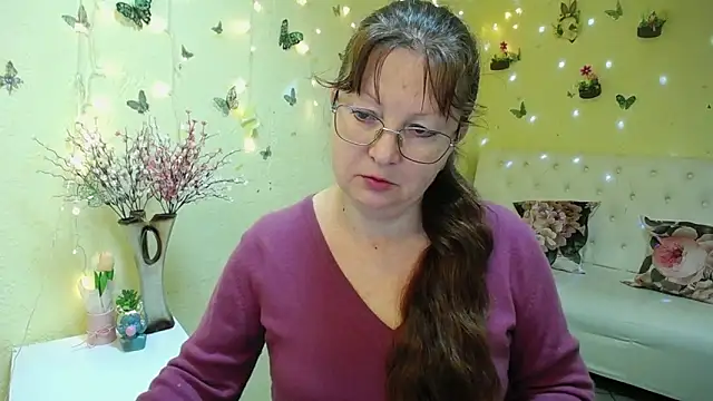 Snapshot of VanessaHotts chatting on 04.18.26 VanessaHotts online show from 04.18.26