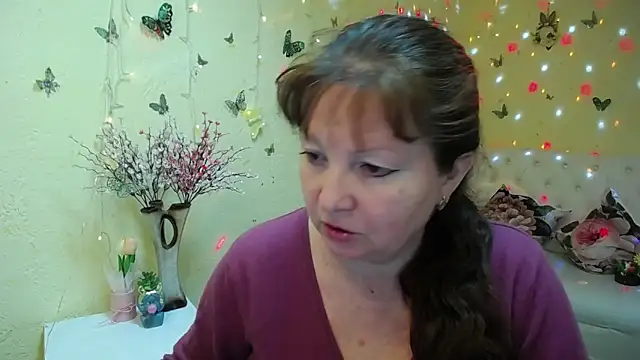 Snapshot of VanessaHotts chatting on 04.20.26 VanessaHotts online show from 04.20.26