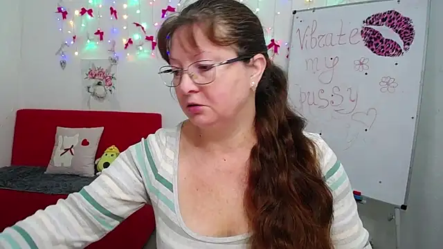 Snapshot of VanessaHotts chatting on 05.02.26 VanessaHotts online show from 05.02.26