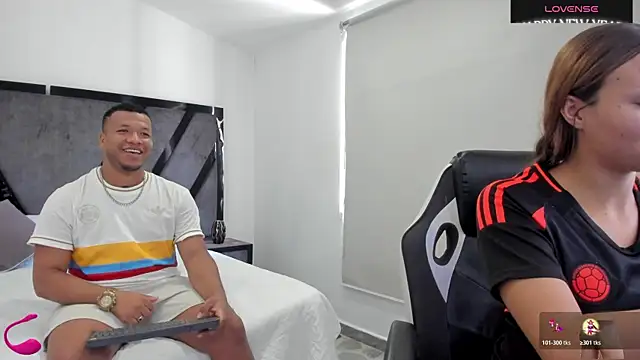 Snapshot of AnnieAndStefan chatting on 06.27.26 AnnieAndStefan online show from 06.27.26