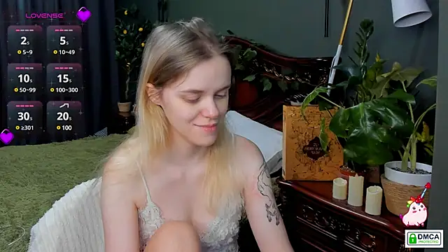 Snapshot of lady_bellaa chatting on 12.12.24 lady bellaa online show from 12.12.24