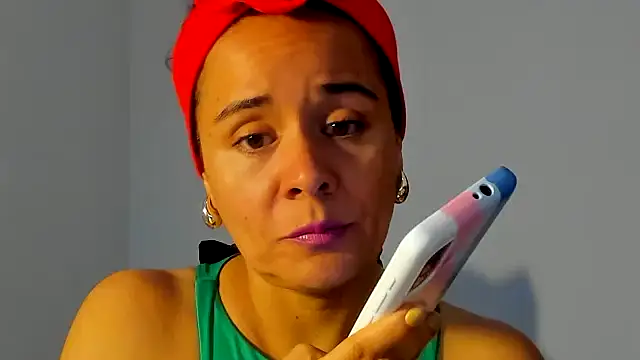 Snapshot of Sami_Hotie1 chatting on 09.16.25 Sami Hotie1 online show from 09.16.25