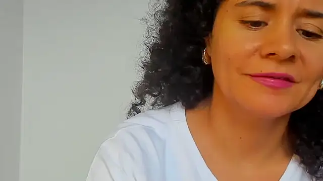 Snapshot of Sami_Hotie1 chatting on 09.18.25 Sami Hotie1 online show from 09.18.25