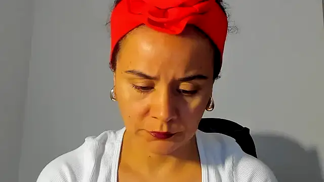 Snapshot of Sami_Hotie1 chatting on 10.19.25 Sami Hotie1 online show from 10.19.25