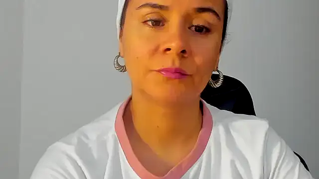 Snapshot of Sami_Hotie1 chatting on 11.19.25 Sami Hotie1 online show from 11.19.25