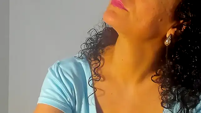 Snapshot of Sami_Hotie1 chatting on 12.02.25 Sami Hotie1 online show from 12.02.25