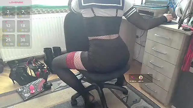 Snapshot of SissyLunaCD chatting on 03.17.25 SissyLunaCD online show from 03.17.25