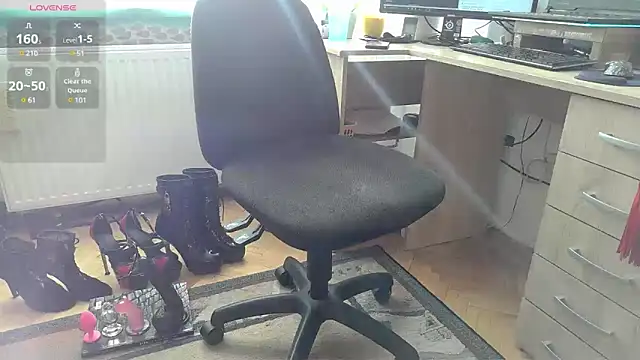 Snapshot of SissyLunaCD chatting on 03.20.25 SissyLunaCD online show from 03.20.25