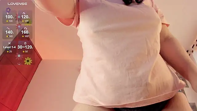 Snapshot of lylah_brosst chatting on 03.15.25 lylah brosst online show from 03.15.25