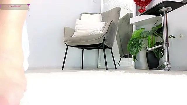 Snapshot of missmiamore chatting on 02.01.25 missmiamore online show from 02.01.25