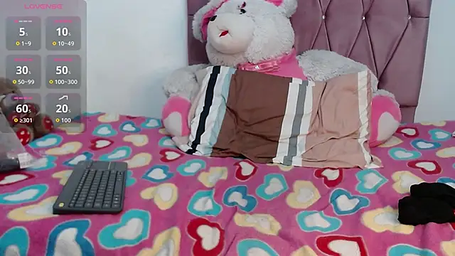 Snapshot of Zara_jay001 chatting on 12.14.25 Zara jay001 online show from 12.14.25