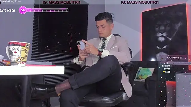 Snapshot of massimo_g chatting on 12.10.24 massimo g online show from 12.10.24