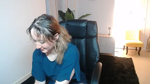 Snapshot of Crystal-dreamt chatting on 02.01.26 Crystal-dreamt online show from 02.01.26