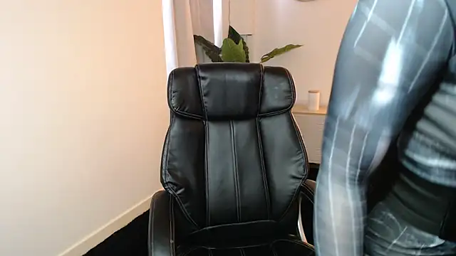 Snapshot of Crystal-dreamt chatting on 02.21.26 Crystal-dreamt online show from 02.21.26