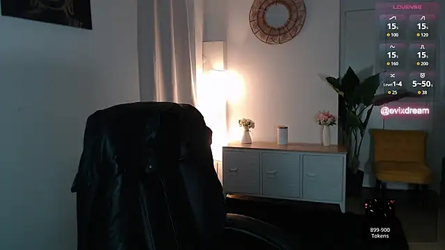Snapshot of Crystal-dreamt chatting on 05.01.26 Crystal-dreamt online show from 05.01.26
