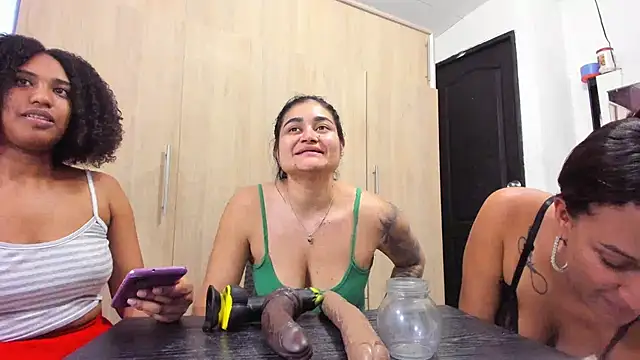 Snapshot of andreita_trujillos chatting on 09.09.25 andreita trujillos online show from 09.09.25