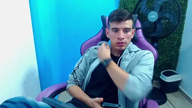 Snapshot of DEIBY_BABY chatting on 12.29.24 DEIBY BABY online show from 12.29.24
