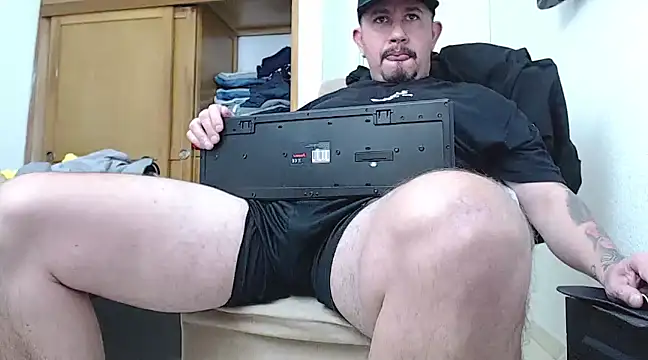 Snapshot of tattoodark_25 chatting on 03.19.25 tattoodark 25 online show from 03.19.25