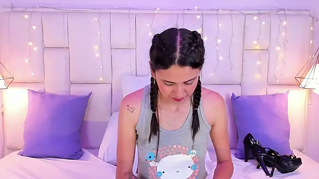 SarahSophia  online show from 03.14.25