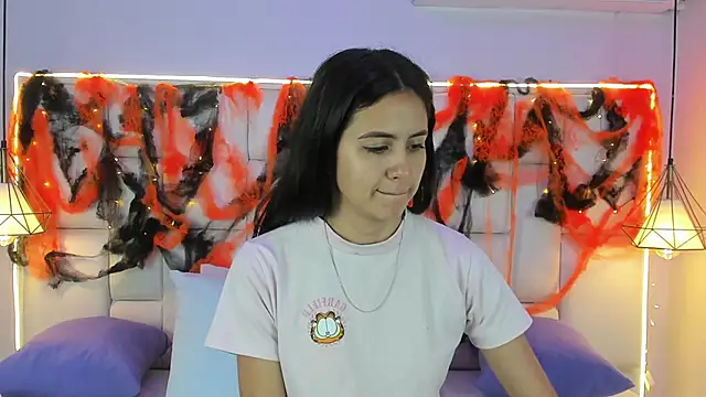 SarahSophia  online show from 10.16.25