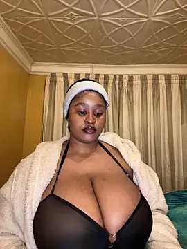 Snapshot of KnockoutBestie chatting on 05.19.26 KnockoutBestie online show from 05.19.26