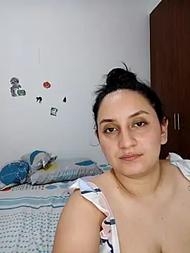 Snapshot of Angeelus2 chatting on 04.05.26 Angeelus2 online show from 04.05.26