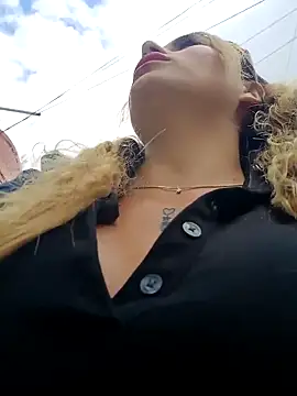 Snapshot of Misscata1106 chatting on 10.03.25 Misscata1106 online show from 10.03.25