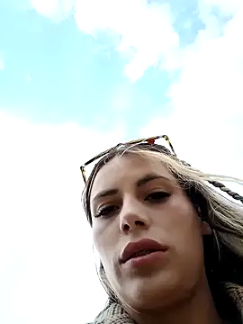 Snapshot of Misscata1106 chatting on 10.10.25 Misscata1106 online show from 10.10.25