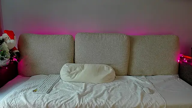 bellahot77 online show from 12.21.25