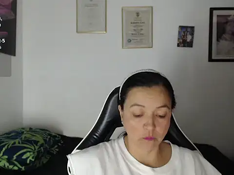 Snapshot of katty_lorens chatting on 06.07.26 katty lorens online show from 06.07.26