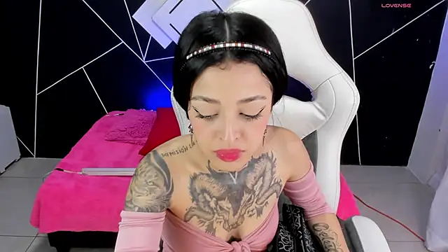 Snapshot of farichell chatting on 03.22.25 farichell online show from 03.22.25